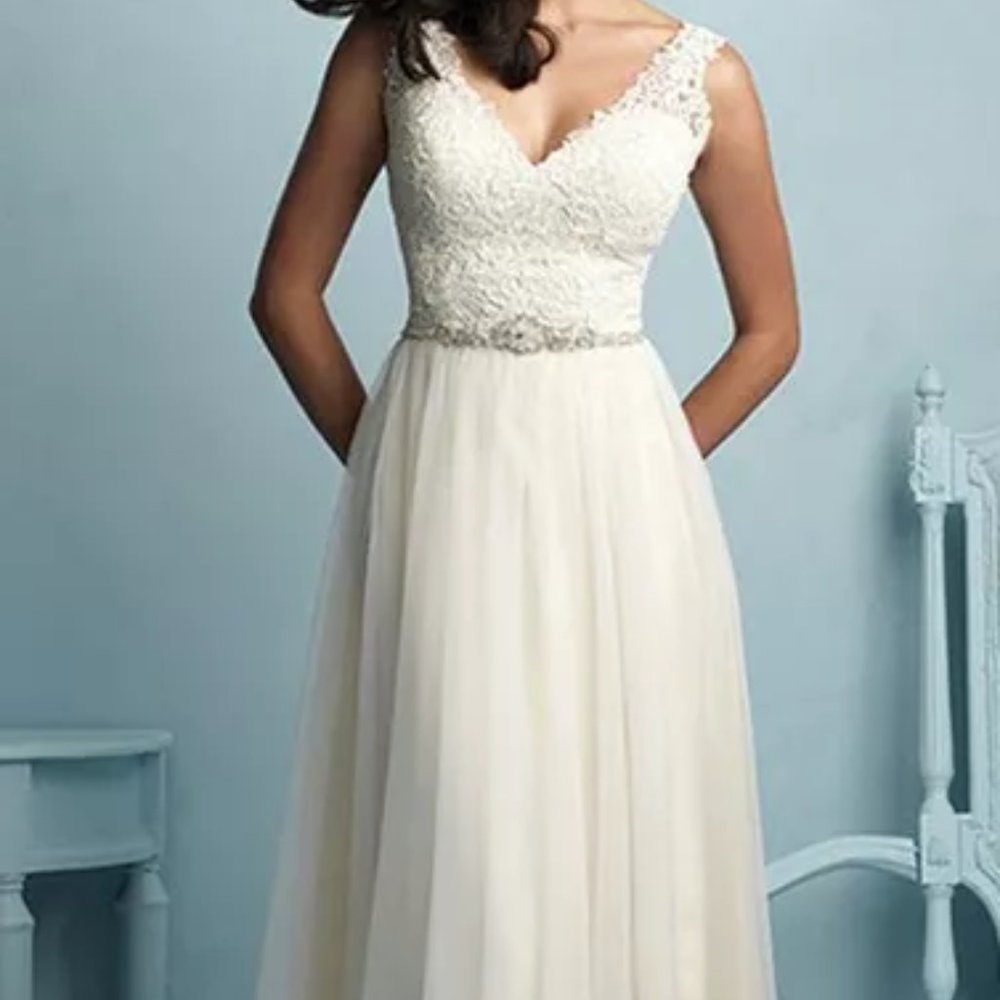 Allure design 9205 - NEW unaltered wedding gown
